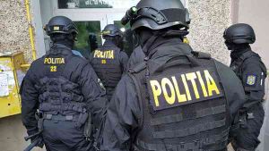 VIDEO ȘOCANT! Polițiști amenințați cu toporul la Ploiești!