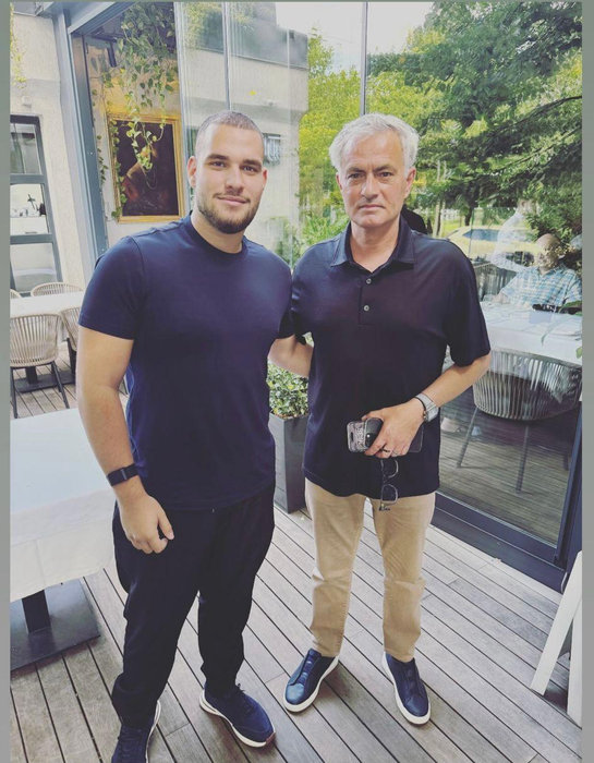 Angelo Borcea s-a fotografiat alături de Jose Mourinho, la un restaurant din Capitală