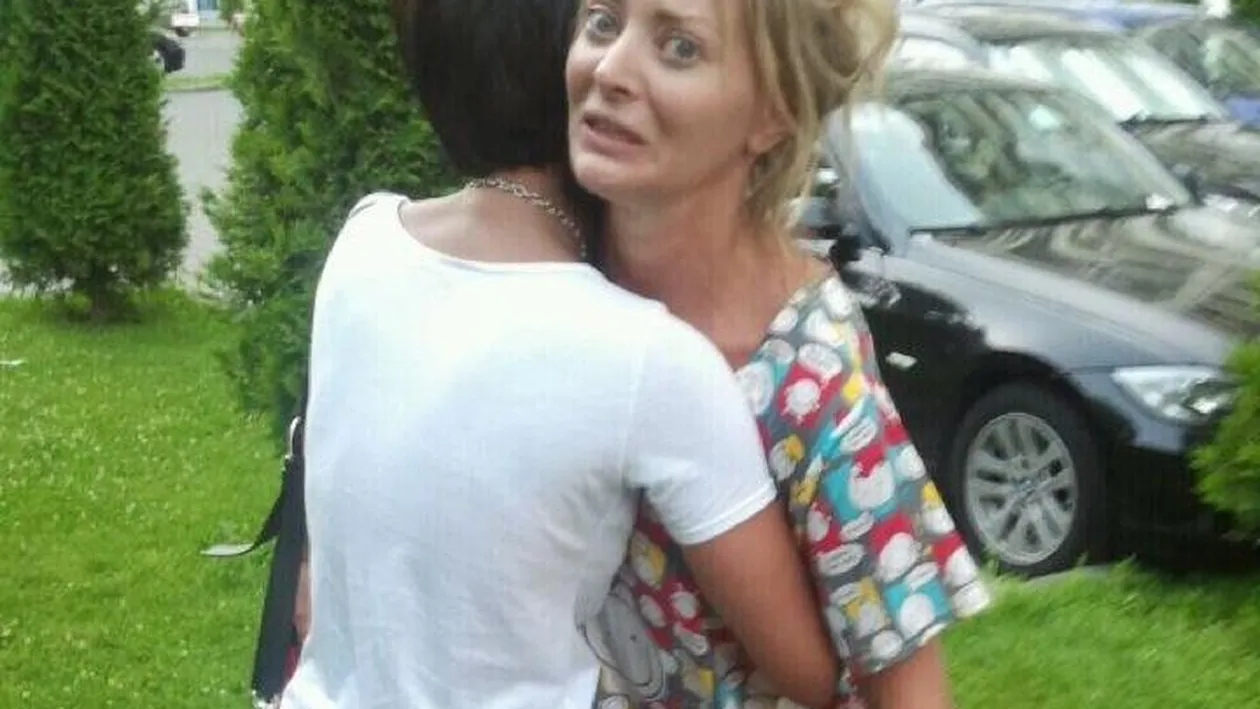 Ar da orice sa nu existe! Vezi aici cea mai urata fotografie a Deliei Matache