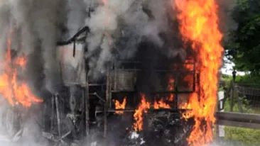 Un autocar in care erau 28 de copii a luat foc in estul Croatiei