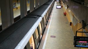 Alertă la metroul din București! Poliția caută un bărbat care agresează sexual femei pe peron: „Te atinge şi în momentul în care zbieri să te lase în pace”