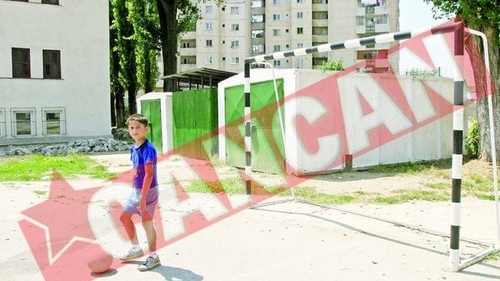 Garajele, demolate de Poteras, au ajuns In curtea unei Scoli