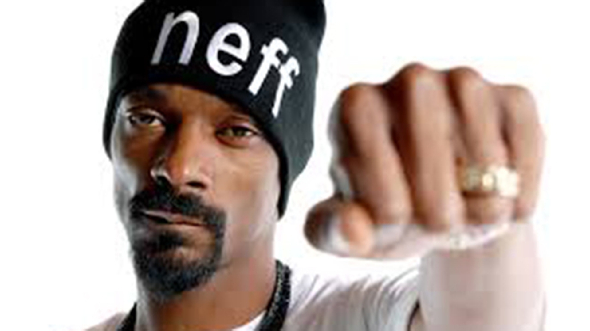 Mai ştiţi nebunia stârnită atunci când SNOOP DOGG şi-a dat check-in în comuna BOGATA, judeţul Mureş? Visul sătenilor s-ar putea îndeplini: rapperul este în negocieri pentru un concert!