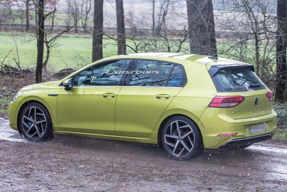 Primele imagini cu noul Volkswagen GOLF 8. Te așteptai la acest design?