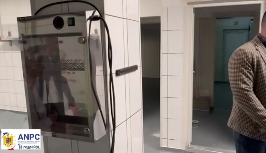 Ce a găsit Piedone într-un hotel de 3 stele din Eforie Nord. Ce făceau angajații, când a intrat șeful ANPC