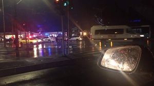Accident mortal în București. O femeie a fost lovită de un autoturism în timp ce traversa strada