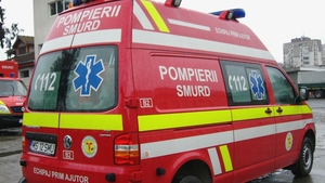 Un copil din Arad a murit, iar alte 2 persoane au fost rănite după ce maşina lor s-a ciocnit cu un TIR