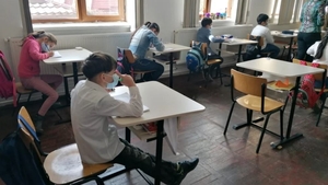 Anul școlar 2024-2025. Interdicții și sancțiuni majore pentru elevi, trendul american vine și la noi
