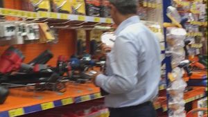 L-am filmat pe deputatul Turcescu unde nu te aşteptai! Şi-a luat ”pauză” de la Parlament ca să…