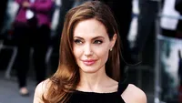 ANGELINA JOLIE face furori cu frumuseţea ei! Cum arăta vedeta la 16 ani