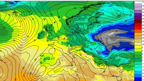 Fenomen meteo rar deasupra României! Ciocnirea acestor doi „coloși” va duce la înăsprirea gerului și ninsori abundente: zonele vizate