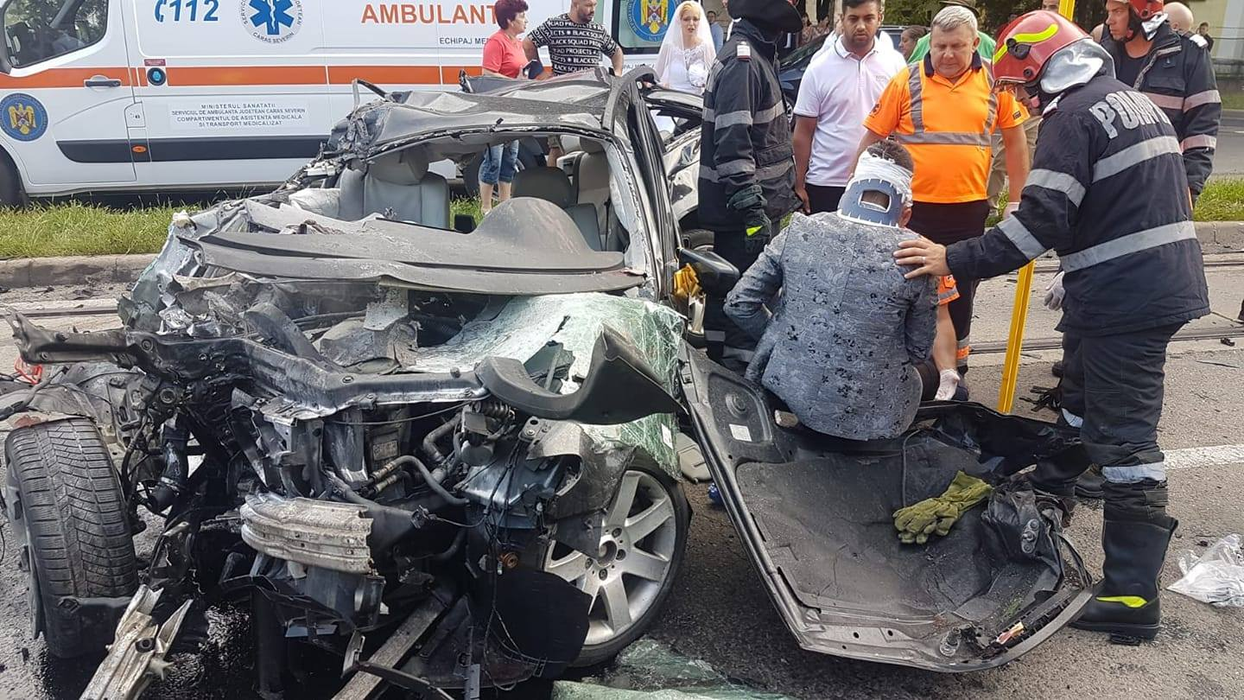 Un mire a provocat un accident înfiorător în Reșița, după ceremonia civilă © reper24.ro