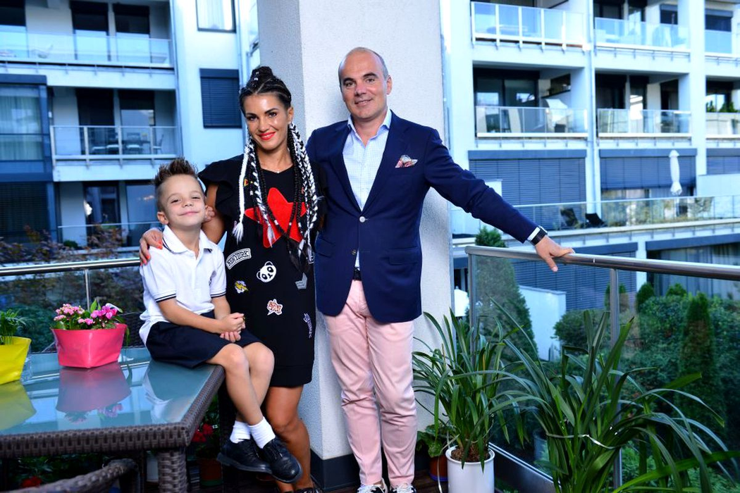 Rareș Bogdan și soția lui, Florina, au împreună un băiețel și așteaptă venirea pe lume a unei fetițe