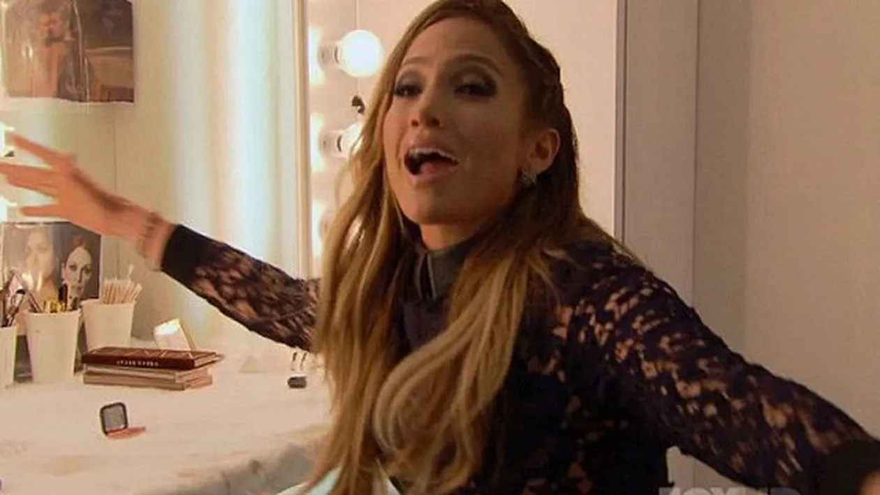 Jennifer Lopez isi trateaza fanii cu FUNDUL! O sa ramai cu gura cascata daca o vezi cat de bine arata la 44 de ani