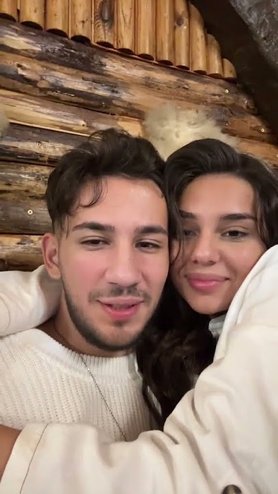 Costel Biju va deveni bunic! Artistul a dezvăluit sexul copilului lui Tony One chiar pe scenă