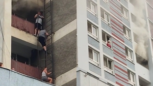 Incendiu de proporții la hotelul Mureș din Băile Felix! Evacuarea s-a făcut pe scara de incendiu