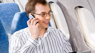 Romanii, innebuniti sa vorbeasca la telefon in avion