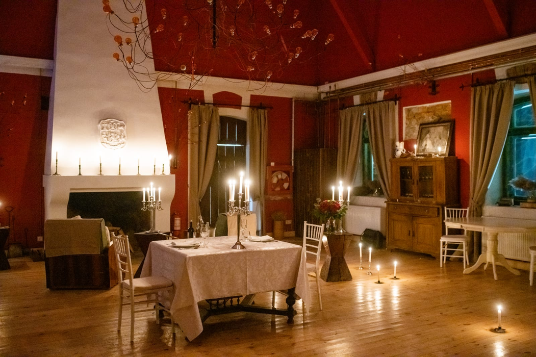 În ce castel de 5* s-a cazat Prințul Emanuel când a venit în România ca să vâneze urși. Ancheta în cazul lui Arthur continuă | FOTO