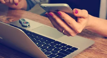 Cutia care îi lasă pe români fără banii de pe card: „Acolo scria plată sigură...” Ce au născocit acum escrocii