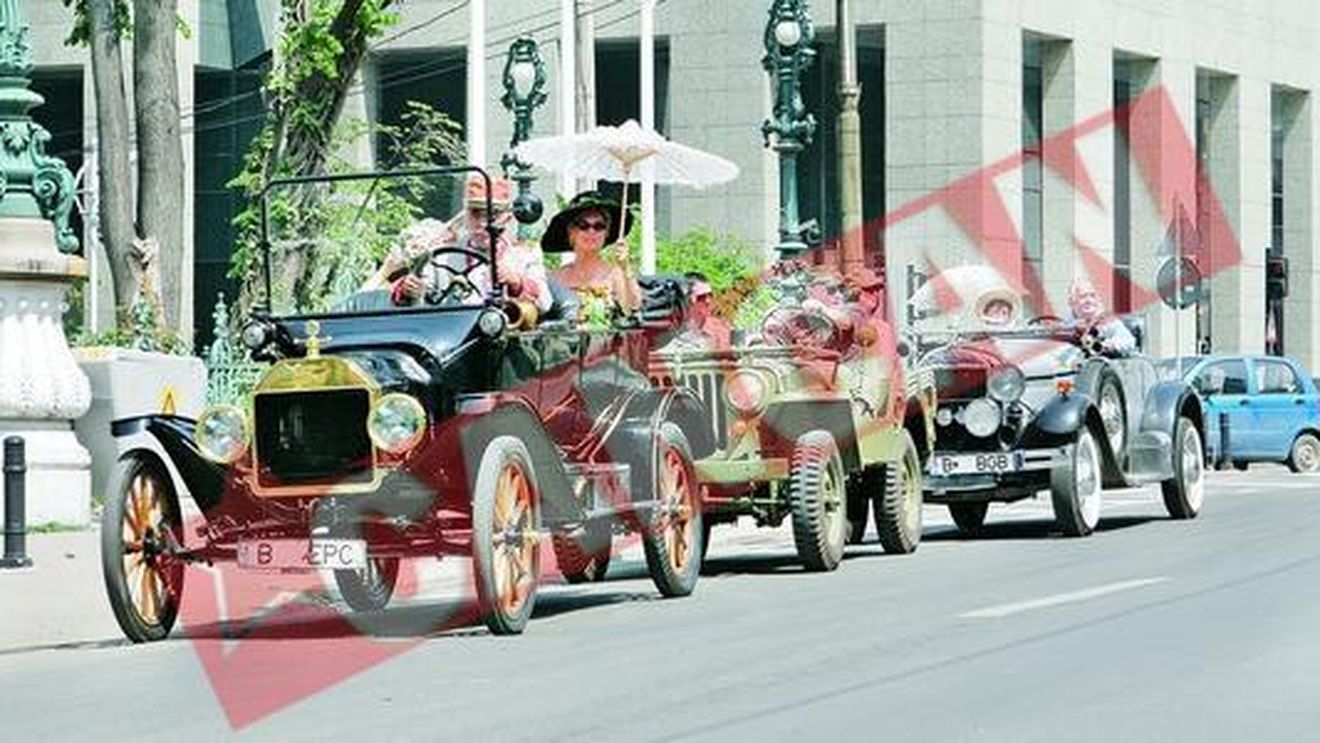 Parada de vehicule de epoca, pe strazile Capitalei