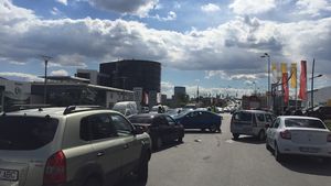 Accident în Pipera. Traficul a fost blocat iar coada s-a întins pe un kilometru