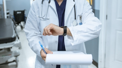 Ciudatul caz de la Constanța. Cu măseaua infectată, un tânăr a ajuns să fie de 2 luni în comă