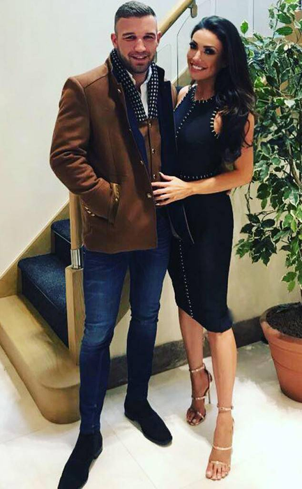 Iubitul unei ispite de la “Insula Iubirii”, Aaron Armstrong, găsit fără suflare în casă. Tragedia vine la nicio lună de când Sophie Gradon a murit subit