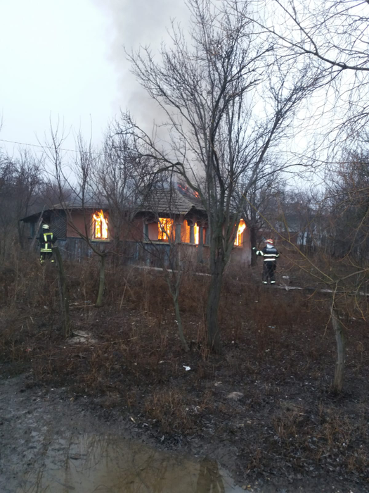 Tragedie în Teleorman, în prag de An Nou. O femeie a murit carbonizată, iar alta a ajuns în stare gravă la spital | FOTO + VIDEO