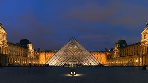 Capricii de vedete! Au inchiriat palatul Louvre doar pentru ei