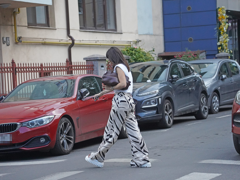 Denise Rifai mărește pasul, sub amenințarea ploii / Foto: CANCAN.RO