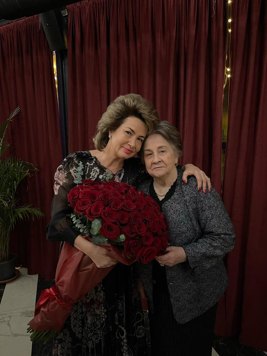 Liana Voiculescu și mama sa, la ziua de naștere
