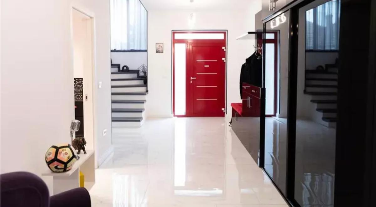 Cum arată vila de 600.000 de euro a lui Lucian Goian. Fostul fotbalist vrea să o vândă!