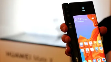 După Samsung, Huawei a lansat primul său telefon pliabil. Prețul e unul pe măsură