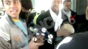 Un video mai mult decat demential! Vezi maneaua cu care cersesc rromii in Franta - Razi pana la lesin chiar daca nu stii franceza