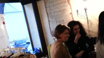 Frate, frate, dar brânza-i pe bani! Doiniţa Oancea şi Dana Rogoz, rivale printre standuri cu haine!