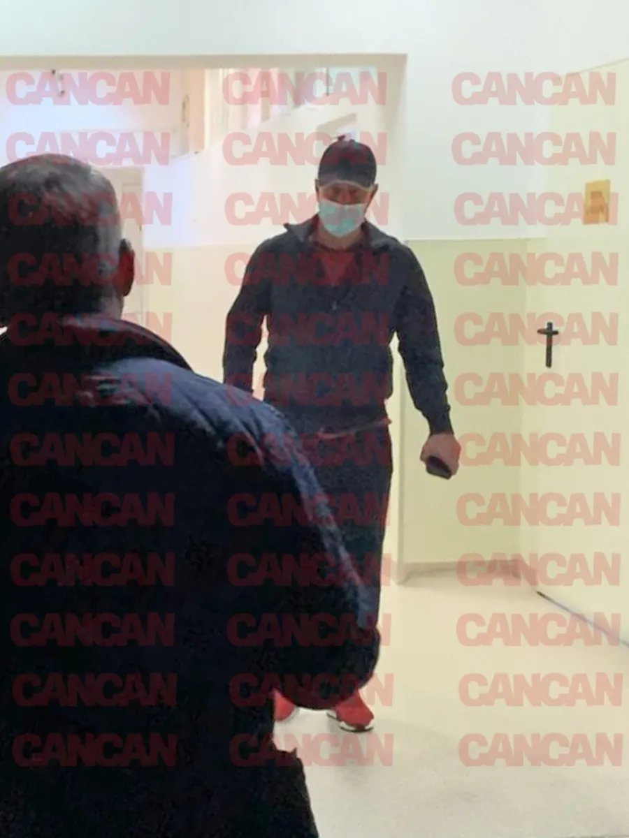 Laurențiu Reghecampf, în momentul ieșirii din spital