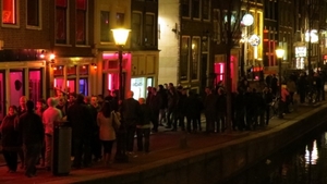 Cluburile Cartierului Roșu din Amsterdam, luate cu asalt în timpul crizei coronavirusului. Olandezii stau la cozi uriașe pentru a-și completa stocurile de...