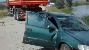 VIDEO. O femeie a fost lăsată să se înece după ce a plonjat cu mașina în lac, lângă autostrada București-Pitești. Polițiștii au descoperit grozăvia abia după două luni