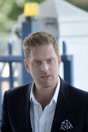 Ilan Laufer a fost lovit de o mașină! Fostul ministru se afla pe trotinetă, alături de copii