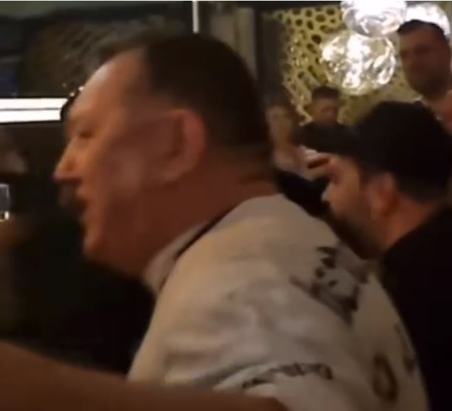 Ce a făcut Beinur în restaurantul unde Costel Caran dădea mega-petrecere cu Salam. CANCAN.RO are filmările dinaintea ”măcelului”