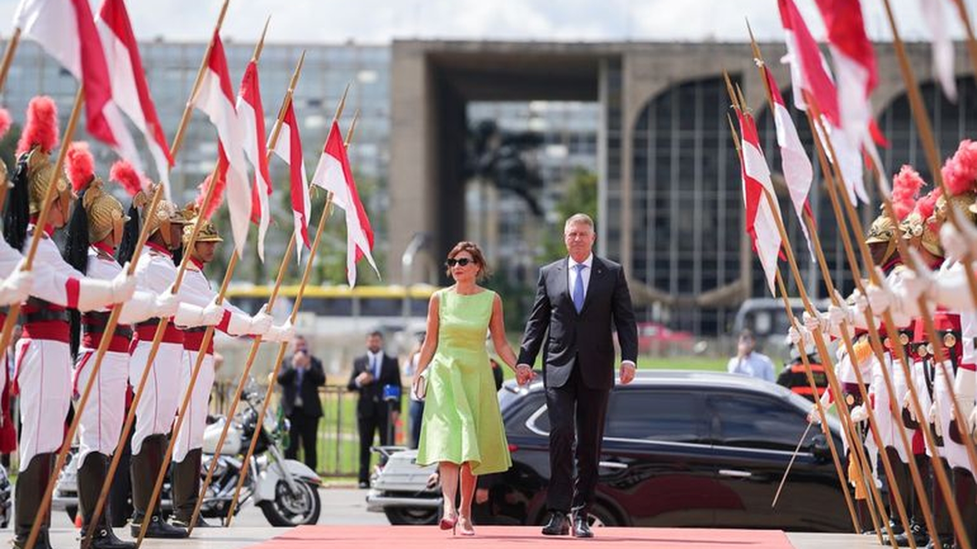 Carmen Iohannis a comis-o din nou! Mihai Albu dă verdictul, după gafa vestimentară făcută de Prima Doamnă