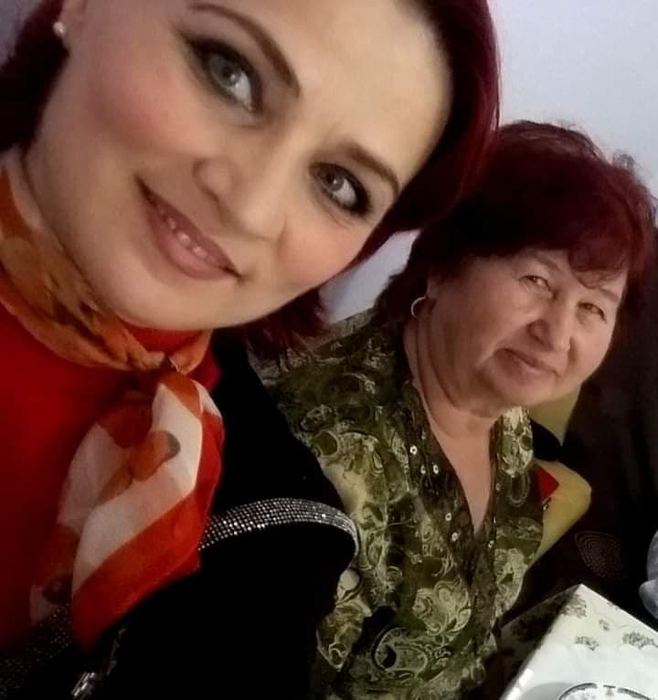 Mesajul emoționant al Nicoletei Voicu pentru mama ei: ”Ți-aș face chipul o icoană…” + Imagini de colecție cu artista când era mică