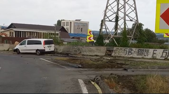 Trei accidente grave în această dimineață! Un tânăr de 28 de ani a ajuns în comă, la spital. FOTO