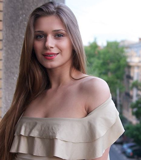 Lia Sinchevici este o actriță basarabeancă venită în România