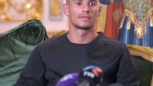 Florinel Coman şi-a făcut primul tatuaj! A fost dat de gol de iubită