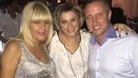 FOTO A fost ca o vijelie pe ringul de dans! Cum s-a distrat Elena Udrea la aniversarea lui Reghe. Manele si mult dans