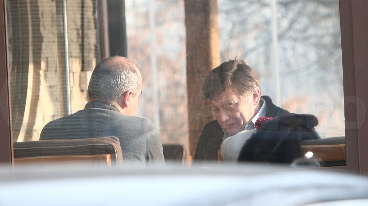 Pun la cale salvarea partidului după dezastrul din alegeri? Imagini exclusive! Cel mai apropiat jurnalist de preşedinte, întâlnire secretă cu ex-şeful PNL!