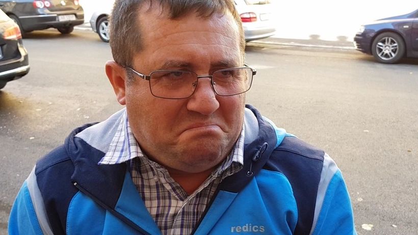 VIDEO Tatăl din Arad care şi-a snopit copilul în bătaie pentru că nu a închis poarta a fost reţinut, apoi plasat sub control judiciar. Ce spune mama băieţelului bătut