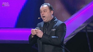 Ce are in comun opera cu pastilina? Sorin Ursan, moment inedit la "Romanii au talent". Mihai Petre:"Canti mai bine decat modelezi"