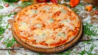 Pare banc, dar nu e! Cum arată pizza care costă 7.482 de lei în meniul unui restaurant din Iași